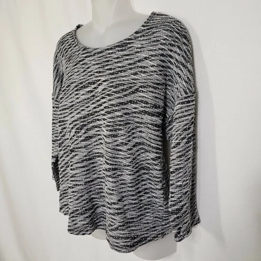 Chico's Womens Top Size 1 Medium 8 Black Gray Textured 3/4 Sleeve Metallic Round